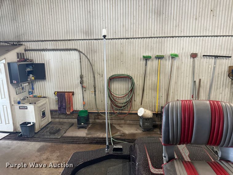 image for item FK1812 1993 Ranger 397I/0 boat