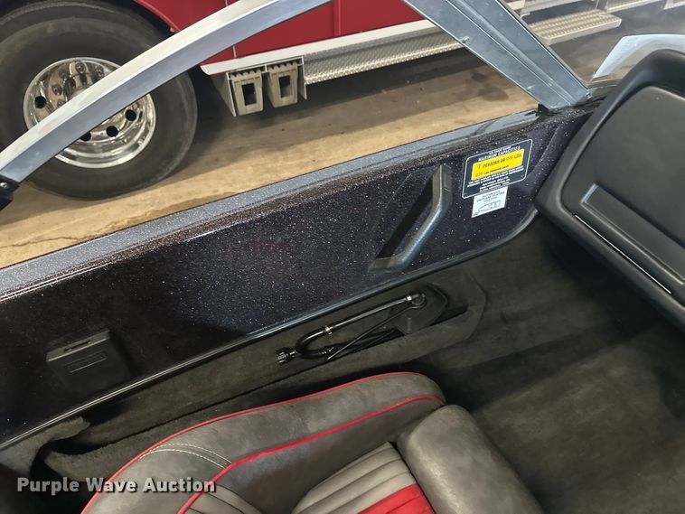 image for item FK1812 1993 Ranger 397I/0 boat