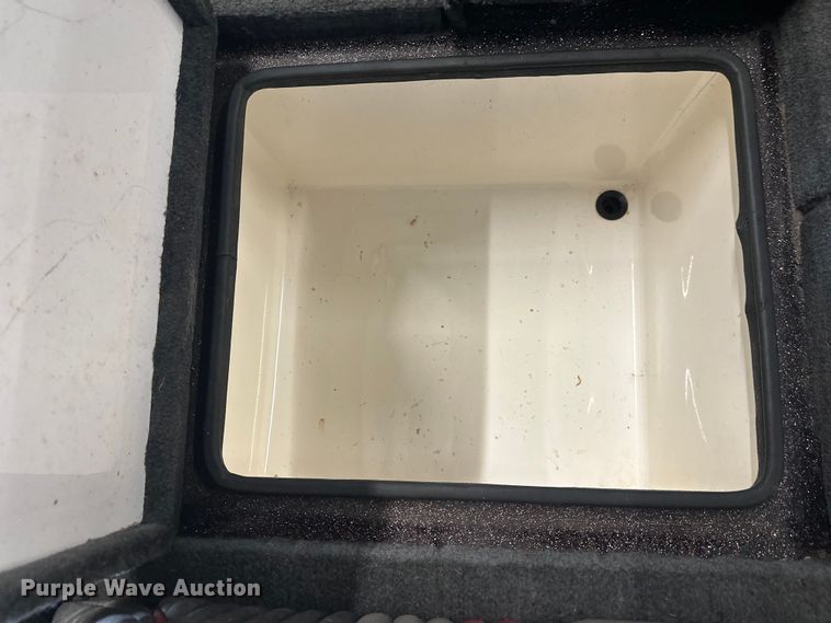 image for item FK1812 1993 Ranger 397I/0 boat