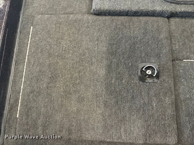 image for item FK1812 1993 Ranger 397I/0 boat