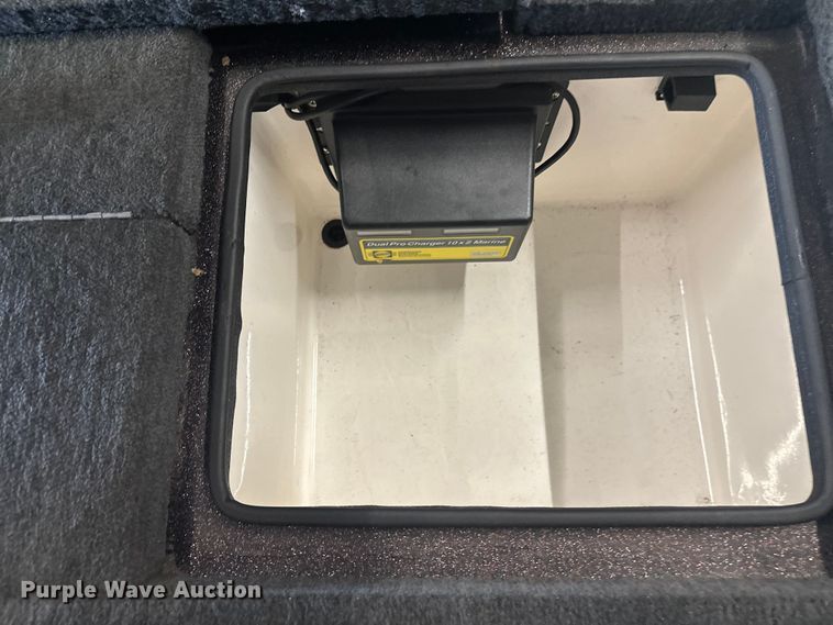 image for item FK1812 1993 Ranger 397I/0 boat