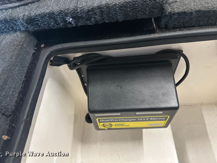 image for item FK1812 1993 Ranger 397I/0 boat