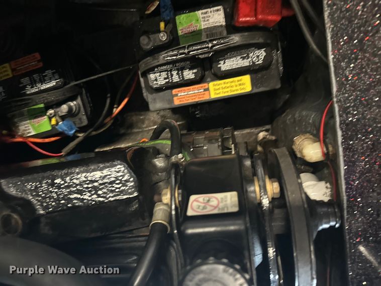 image for item FK1812 1993 Ranger 397I/0 boat