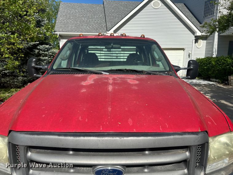 image for item FM7522 2003 Ford F450 Super Duty Crew Cab flatbed truck