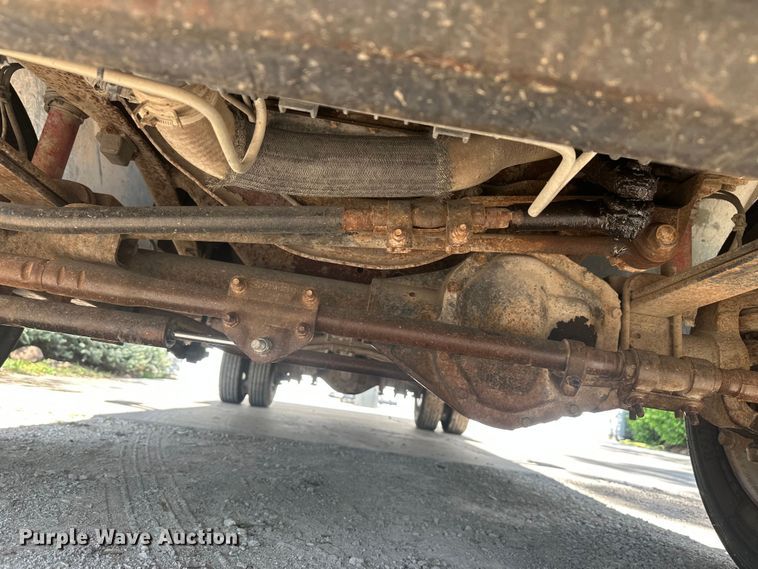 image for item FM7522 2003 Ford F450 Super Duty Crew Cab flatbed truck