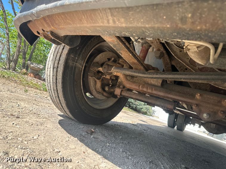 image for item FM7522 2003 Ford F450 Super Duty Crew Cab flatbed truck