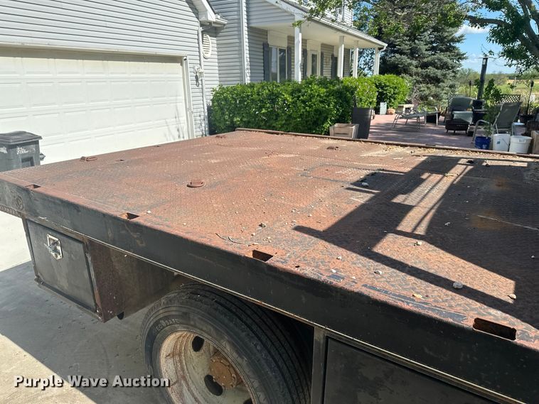 image for item FM7522 2003 Ford F450 Super Duty Crew Cab flatbed truck
