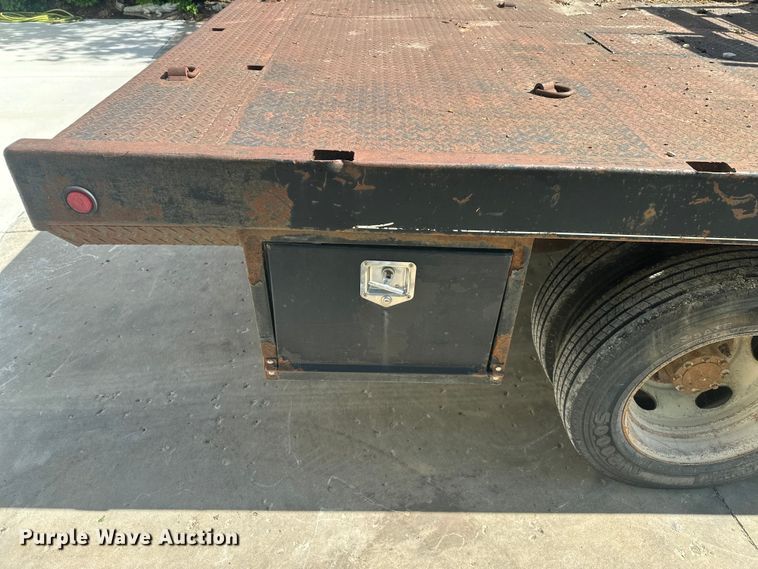 image for item FM7522 2003 Ford F450 Super Duty Crew Cab flatbed truck