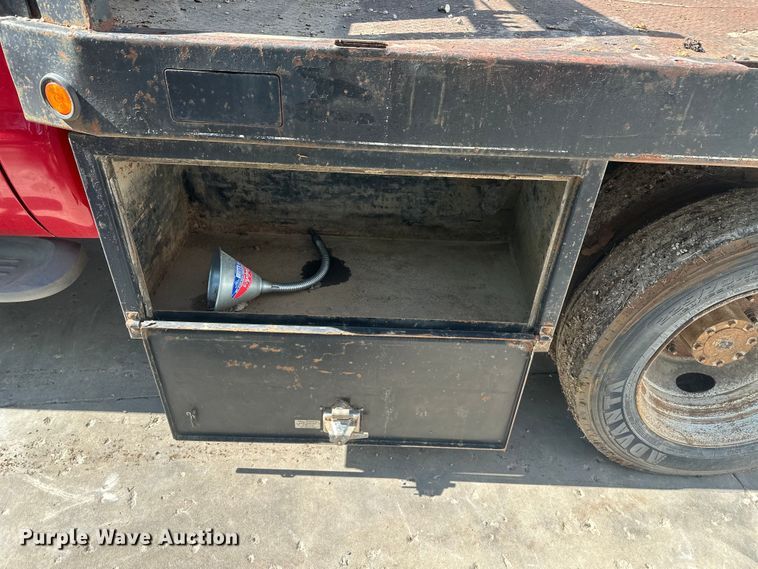 image for item FM7522 2003 Ford F450 Super Duty Crew Cab flatbed truck