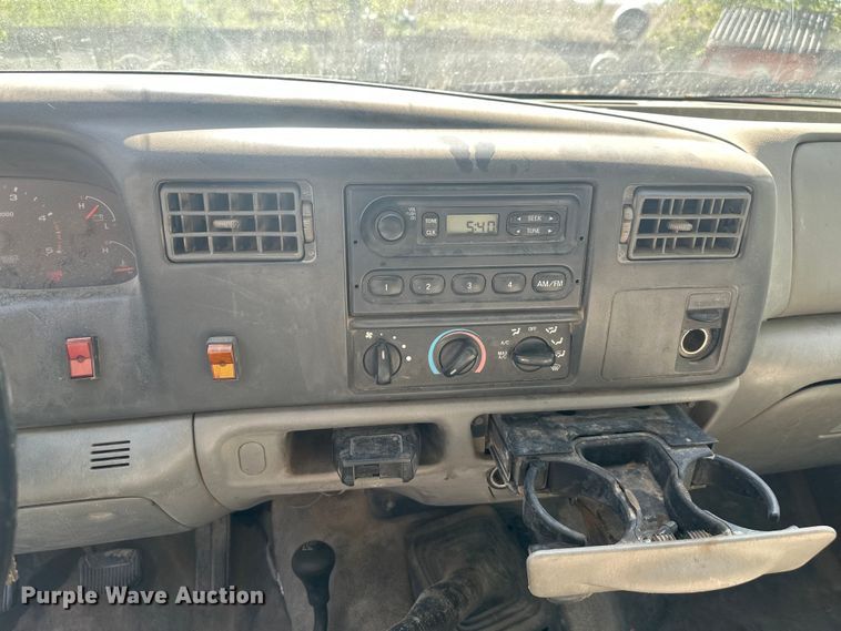 image for item FM7522 2003 Ford F450 Super Duty Crew Cab flatbed truck