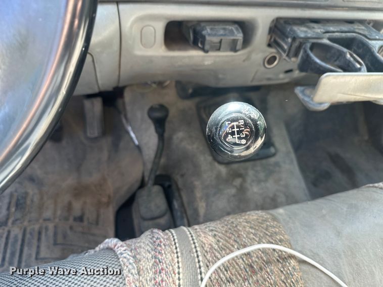 image for item FM7522 2003 Ford F450 Super Duty Crew Cab flatbed truck