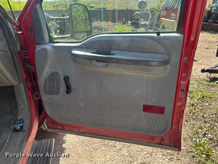 image for item FM7522 2003 Ford F450 Super Duty Crew Cab flatbed truck