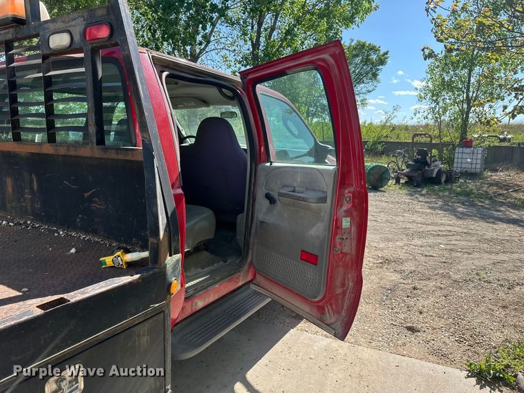 image for item FM7522 2003 Ford F450 Super Duty Crew Cab flatbed truck