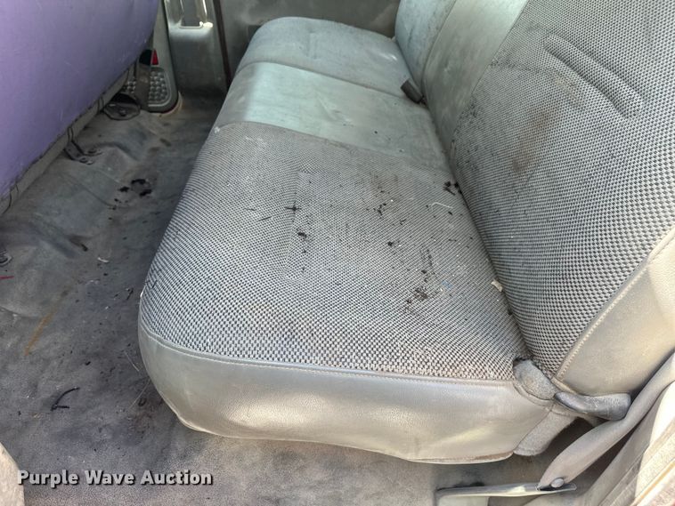 image for item FM7522 2003 Ford F450 Super Duty Crew Cab flatbed truck