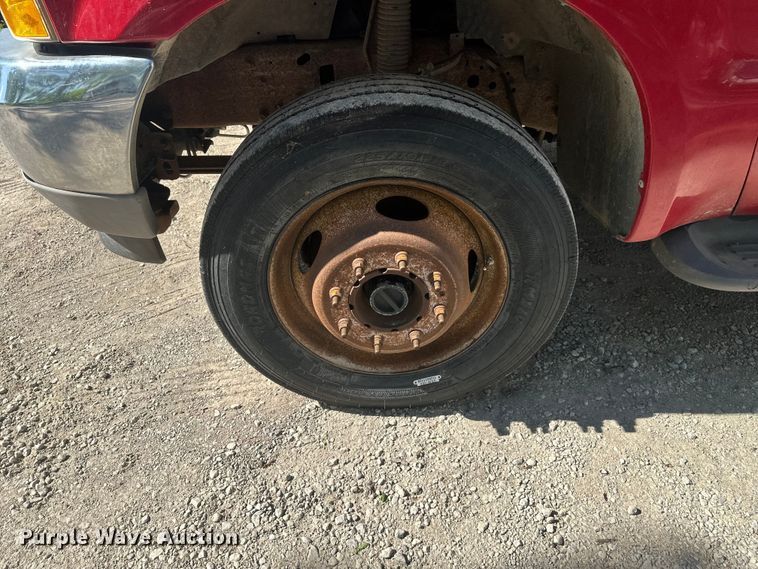 image for item FM7522 2003 Ford F450 Super Duty Crew Cab flatbed truck