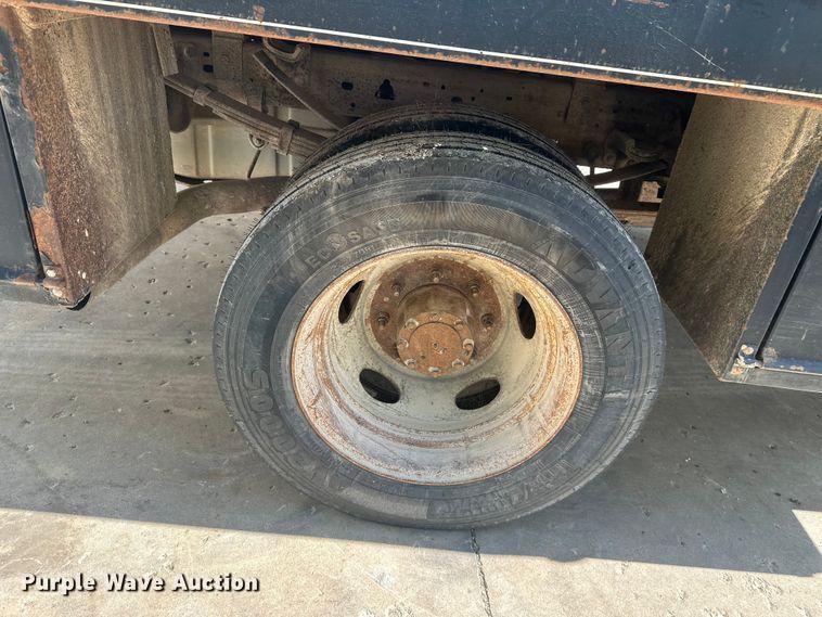 image for item FM7522 2003 Ford F450 Super Duty Crew Cab flatbed truck