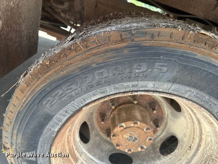 image for item FM7522 2003 Ford F450 Super Duty Crew Cab flatbed truck