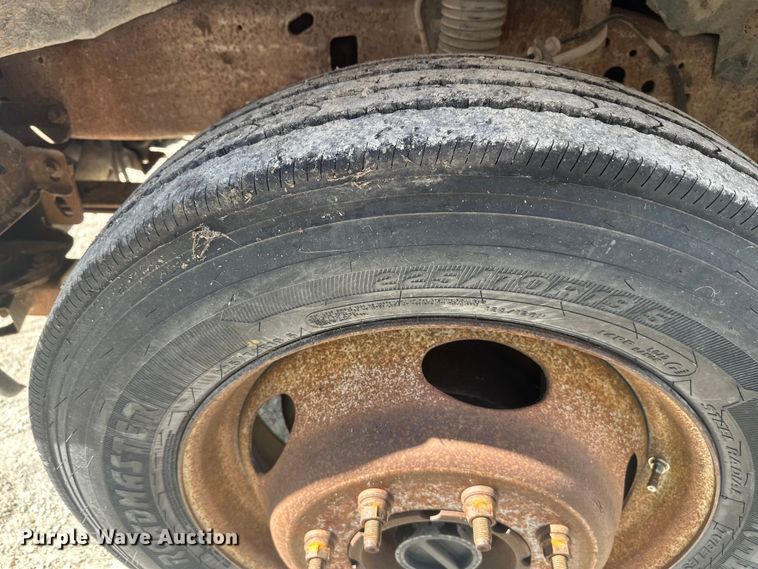 image for item FM7522 2003 Ford F450 Super Duty Crew Cab flatbed truck