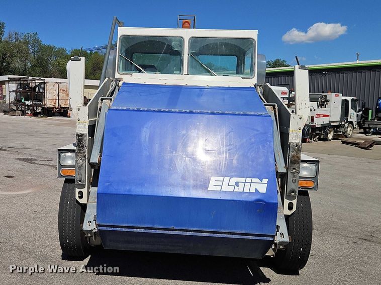 image for item FN5610 2006 Elgin Pelican street sweeper