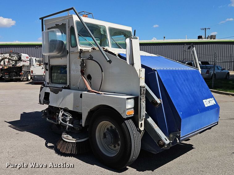 image for item FN5610 2006 Elgin Pelican street sweeper