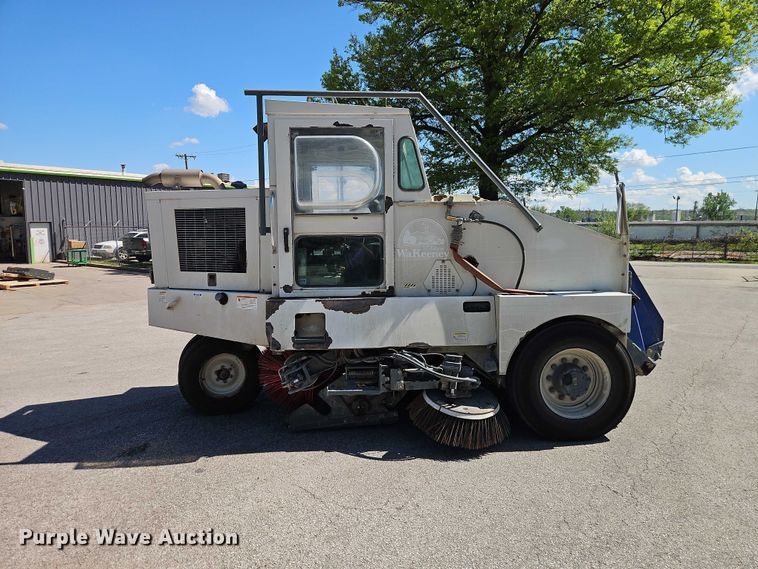 image for item FN5610 2006 Elgin Pelican street sweeper