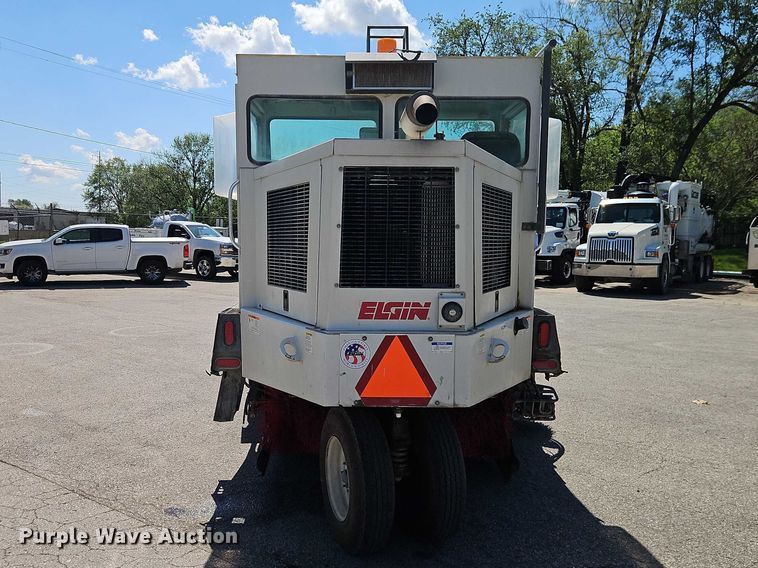 image for item FN5610 2006 Elgin Pelican street sweeper