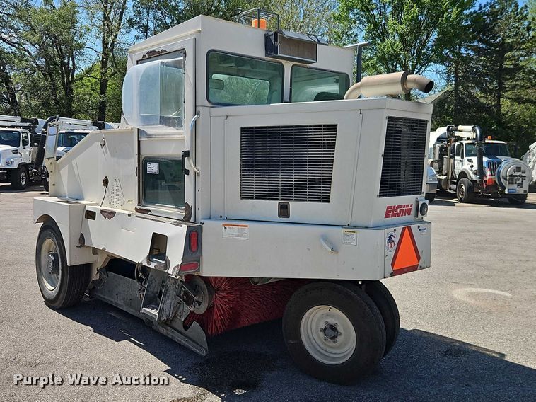 image for item FN5610 2006 Elgin Pelican street sweeper
