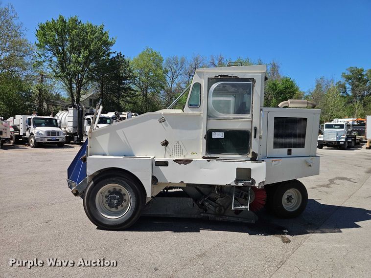 image for item FN5610 2006 Elgin Pelican street sweeper
