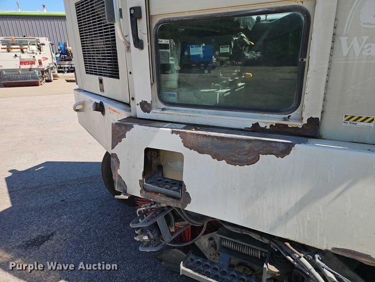 image for item FN5610 2006 Elgin Pelican street sweeper