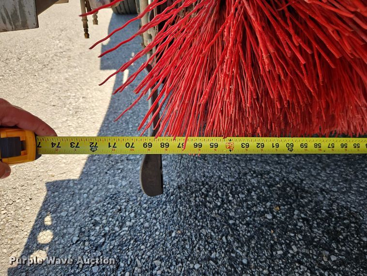 image for item FN5610 2006 Elgin Pelican street sweeper