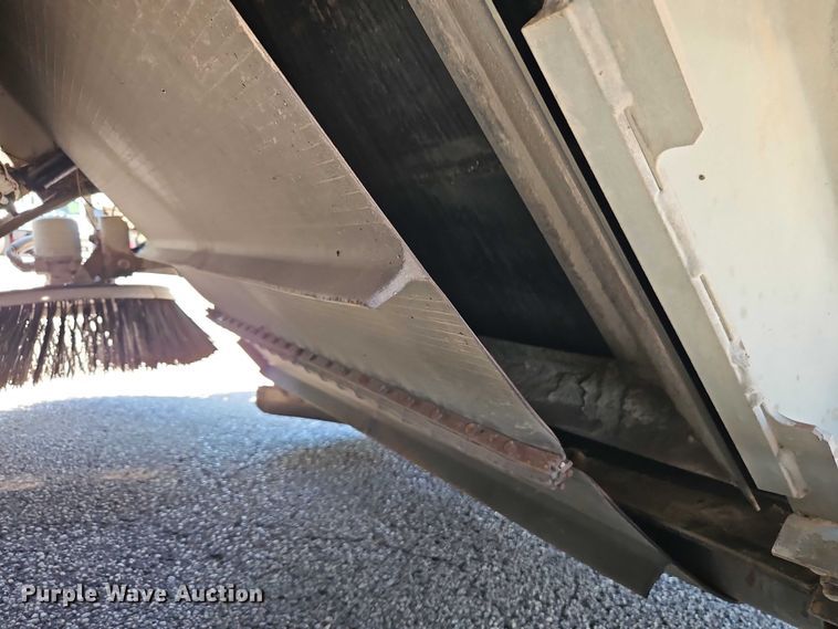 image for item FN5610 2006 Elgin Pelican street sweeper