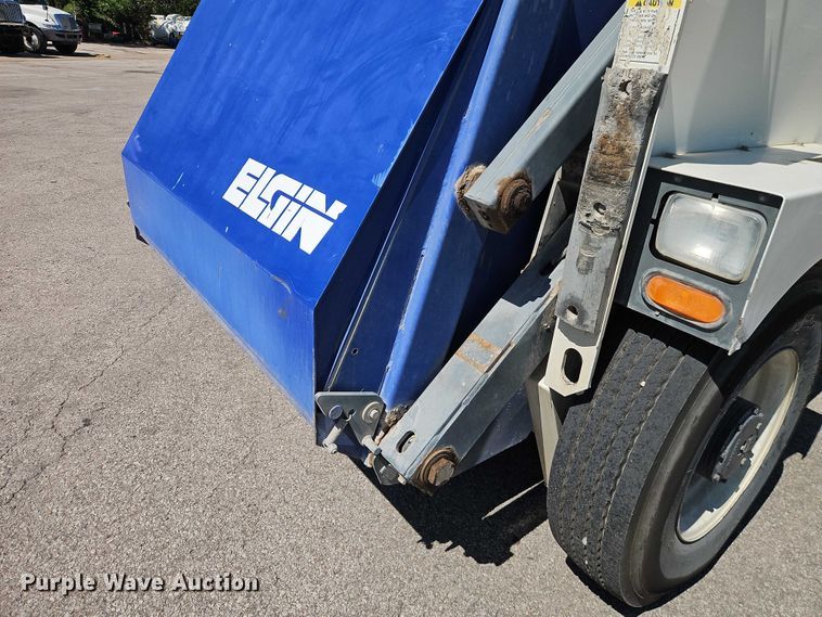image for item FN5610 2006 Elgin Pelican street sweeper