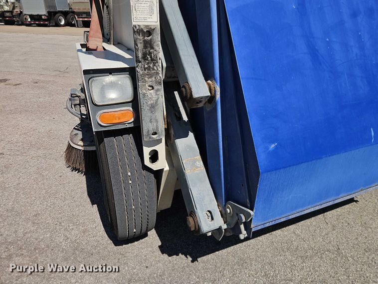 image for item FN5610 2006 Elgin Pelican street sweeper