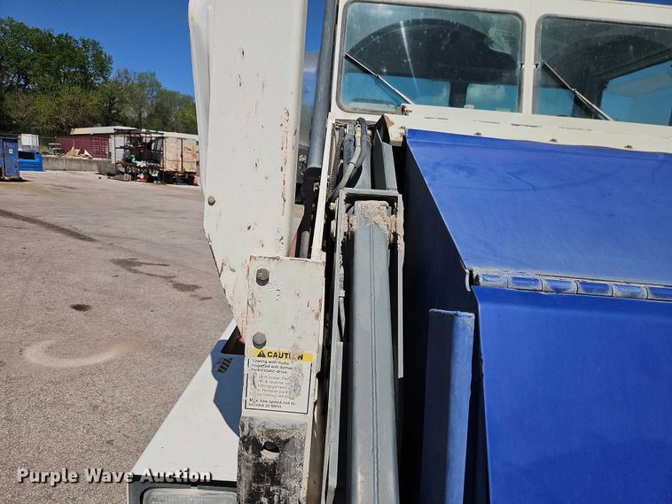image for item FN5610 2006 Elgin Pelican street sweeper