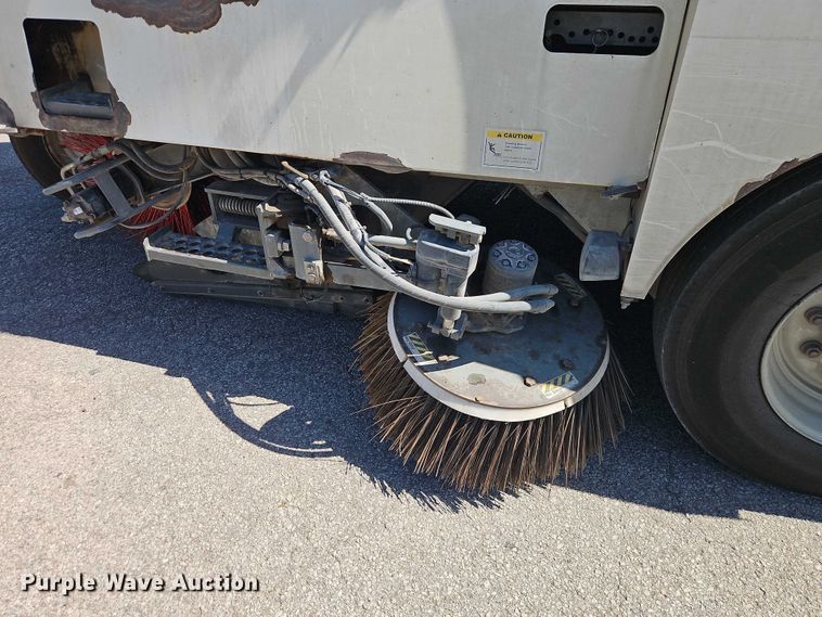 image for item FN5610 2006 Elgin Pelican street sweeper