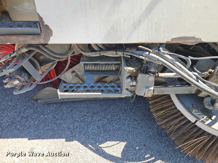 image for item FN5610 2006 Elgin Pelican street sweeper