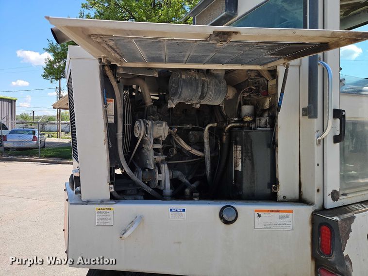 image for item FN5610 2006 Elgin Pelican street sweeper