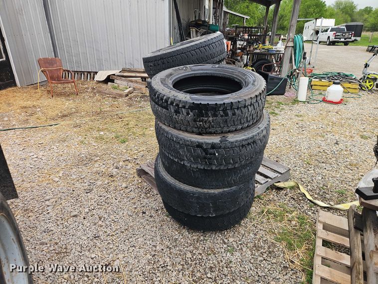 image for item FN5611 Continental HDR+ (11) 225/70R19.5 tires
