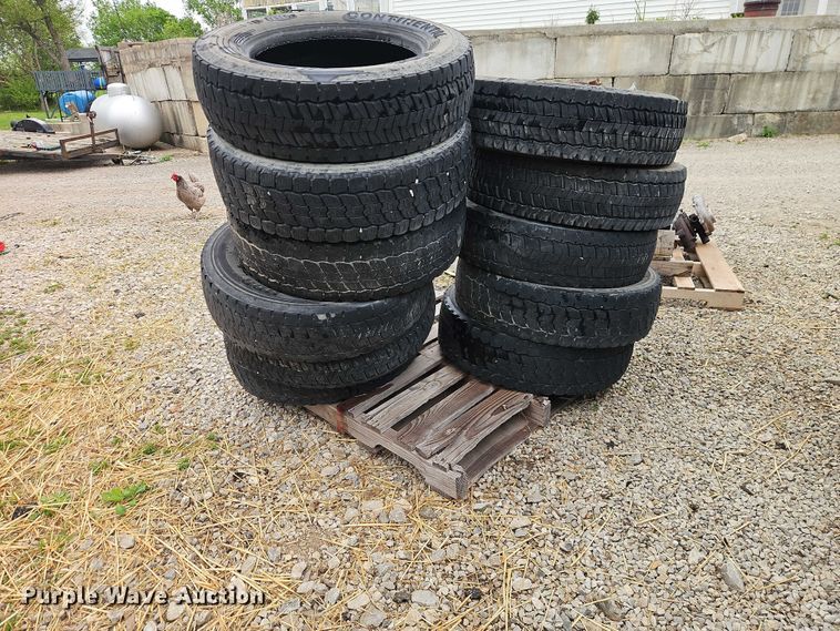 image for item FN5611 Continental HDR+ (11) 225/70R19.5 tires