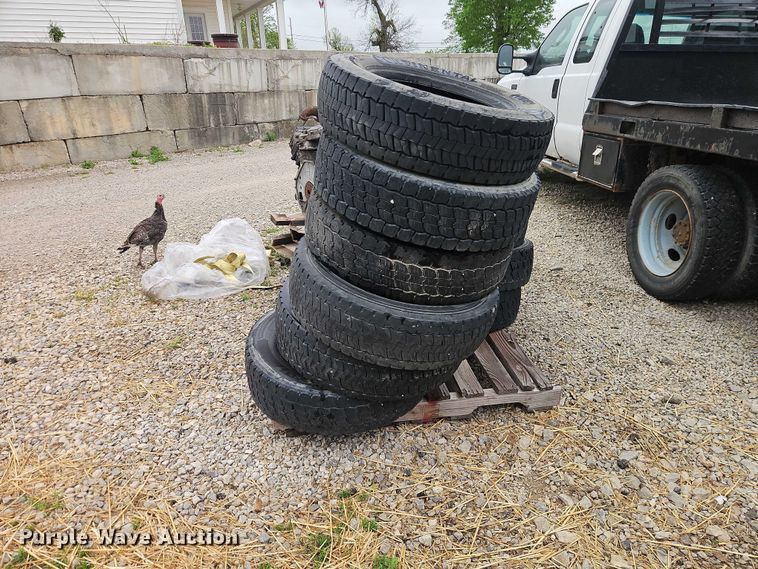 image for item FN5611 Continental HDR+ (11) 225/70R19.5 tires