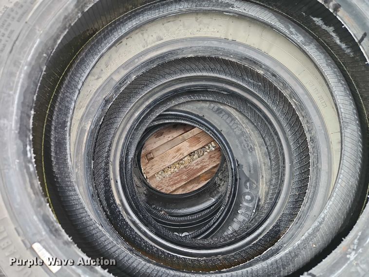 image for item FN5611 Continental HDR+ (11) 225/70R19.5 tires