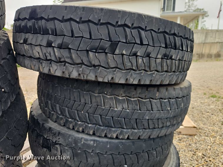 image for item FN5611 Continental HDR+ (11) 225/70R19.5 tires