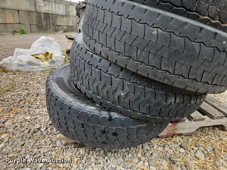 image for item FN5611 Continental HDR+ (11) 225/70R19.5 tires