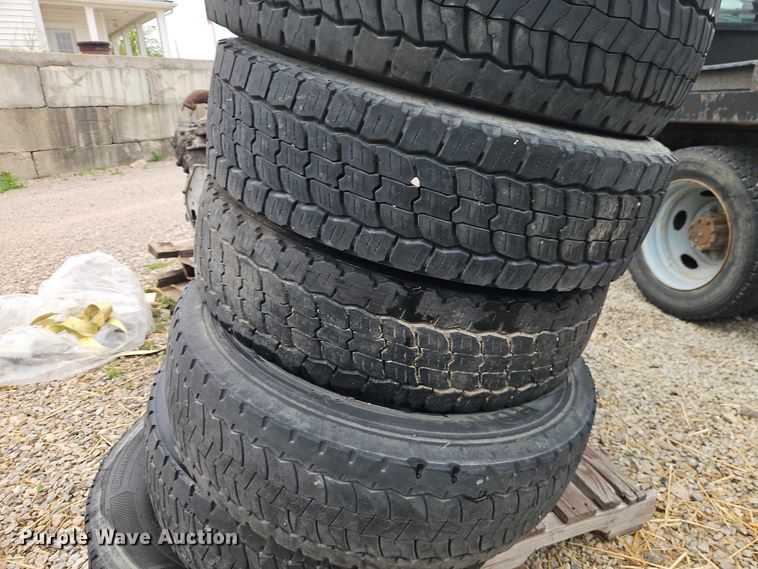 image for item FN5611 Continental HDR+ (11) 225/70R19.5 tires