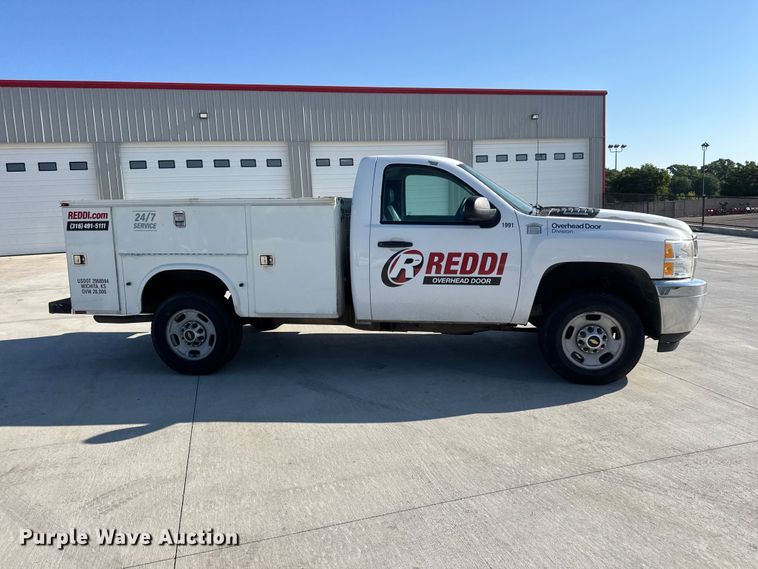 image for item GA9702 2013 Chevrolet Silverado 2500HD utility bed pickup truck