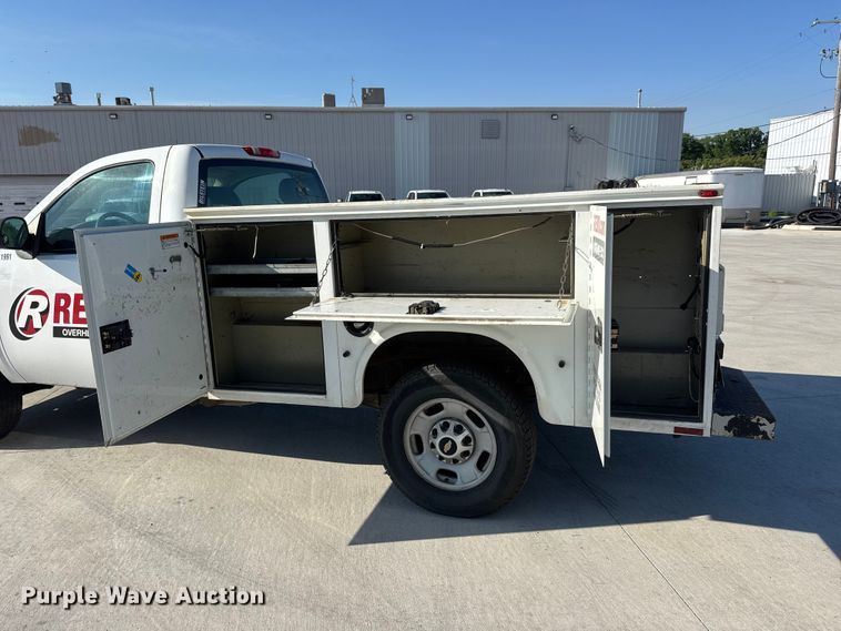 image for item GA9702 2013 Chevrolet Silverado 2500HD utility bed pickup truck