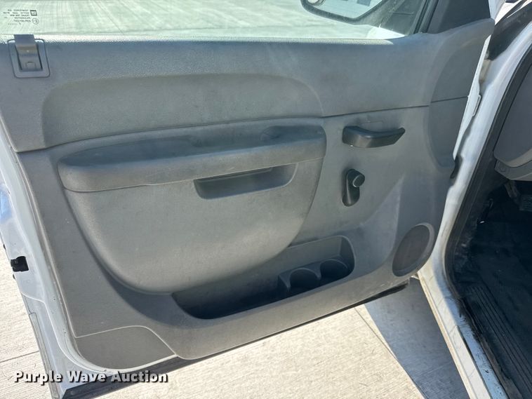 image for item GA9702 2013 Chevrolet Silverado 2500HD utility bed pickup truck