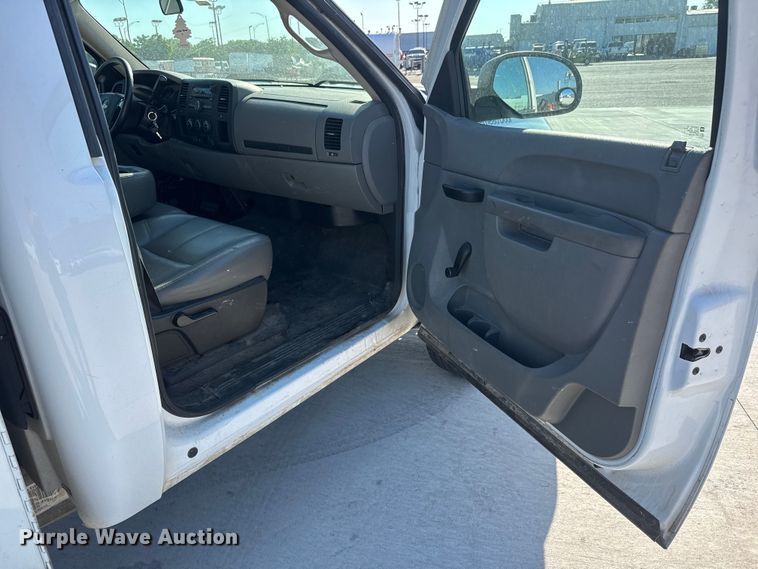 image for item GA9702 2013 Chevrolet Silverado 2500HD utility bed pickup truck