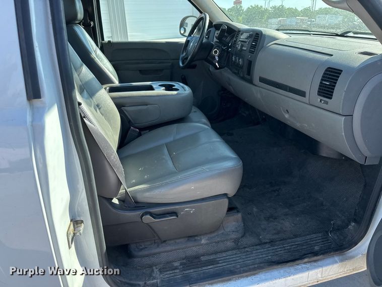 image for item GA9702 2013 Chevrolet Silverado 2500HD utility bed pickup truck