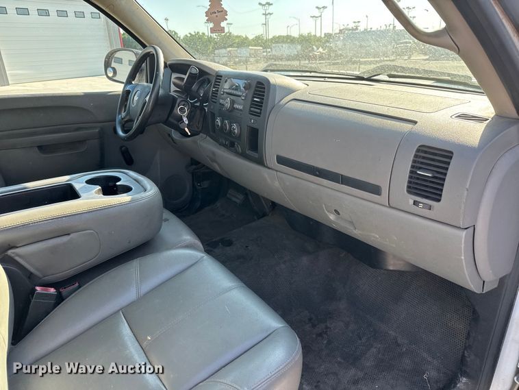 image for item GA9702 2013 Chevrolet Silverado 2500HD utility bed pickup truck